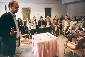 Moderator und Arbeitsgruppe (23kB)